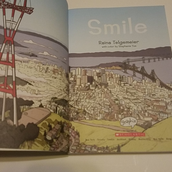 Scholastic Smile book by Raina Telgemeier - Picture 4 of 6